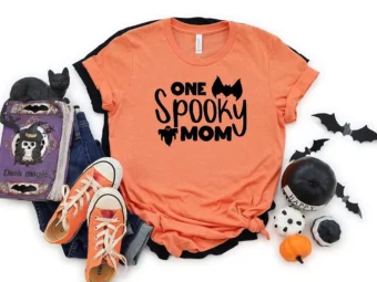 One Spooky Mom Halloween Funny T-Shirt